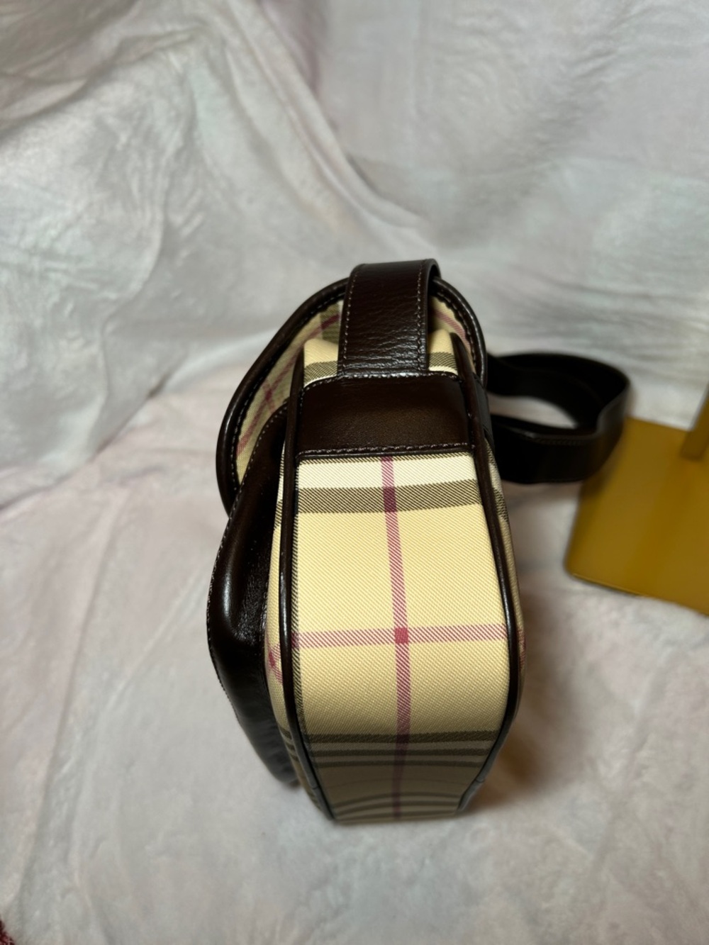 399. Burberry Beige Nova Check Crossbody w/coa - Picture 5 of 11